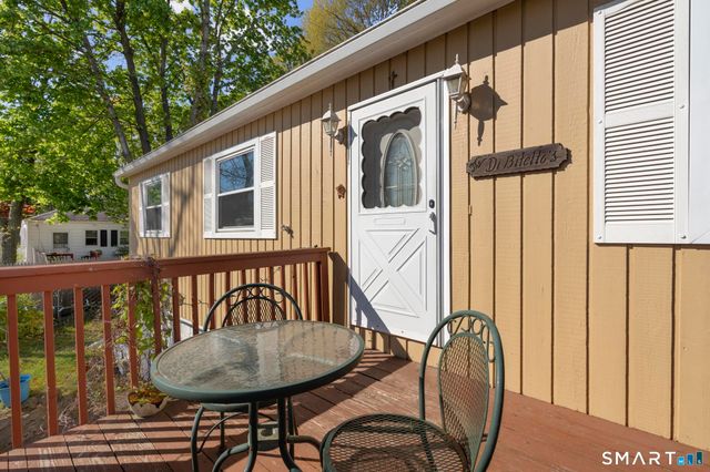 123 River Road, Shelton, CT 06484
