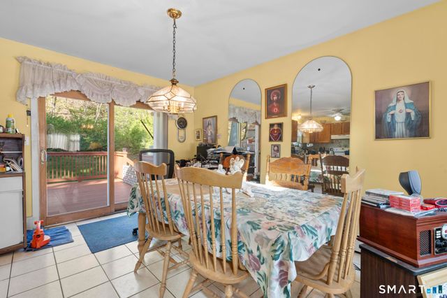 123 River Road, Shelton, CT 06484