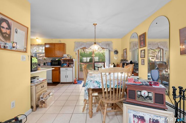 123 River Road, Shelton, CT 06484