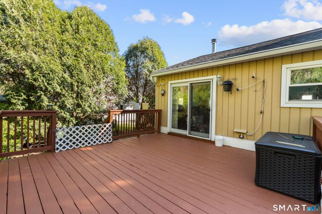 123 River Road, Shelton, CT 06484