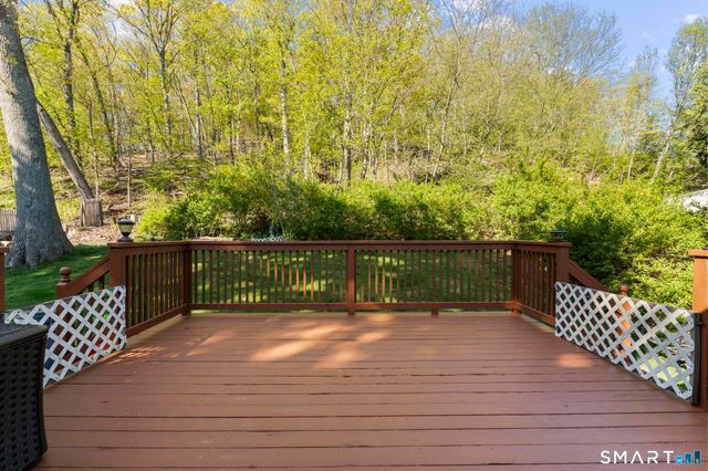 123 River Road, Shelton, CT 06484