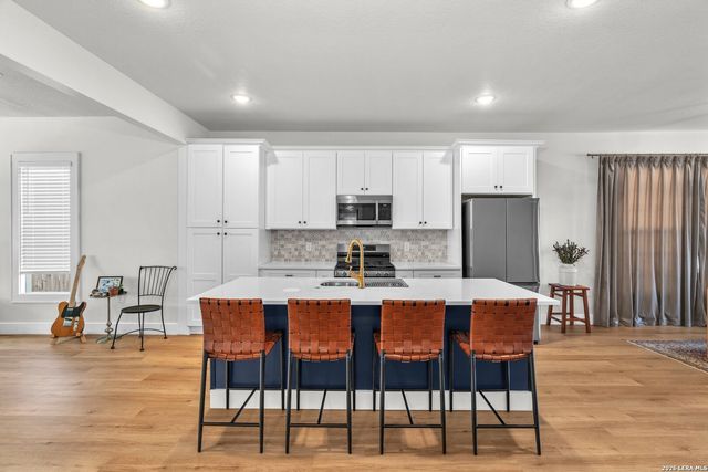 554 E Mitchell St, San Antonio, TX 78210