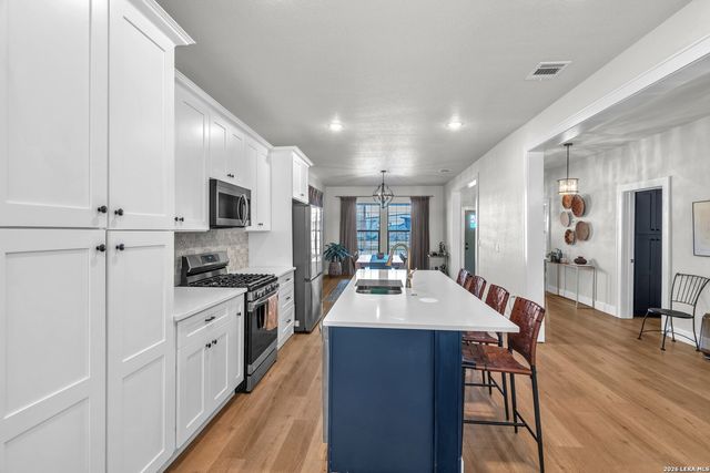 554 E Mitchell St, San Antonio, TX 78210
