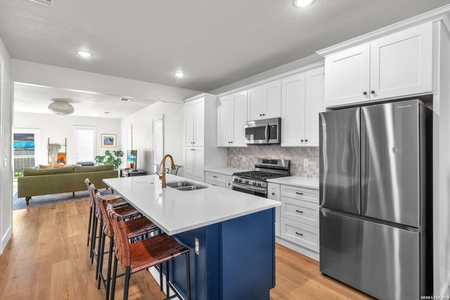 554 E Mitchell St, San Antonio, TX 78210