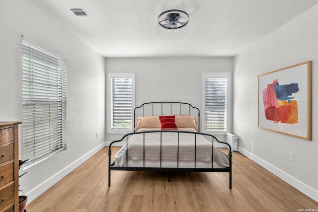 554 E Mitchell St, San Antonio, TX 78210