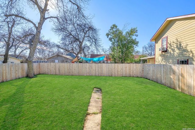 554 E Mitchell St, San Antonio, TX 78210