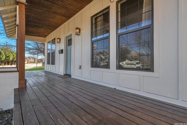 554 E Mitchell St, San Antonio, TX 78210