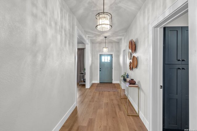 554 E Mitchell St, San Antonio, TX 78210