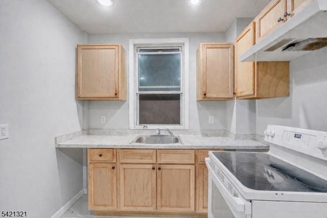 90 Park Ave, Paterson City, NJ 07501