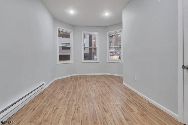 90 Park Ave, Paterson City, NJ 07501