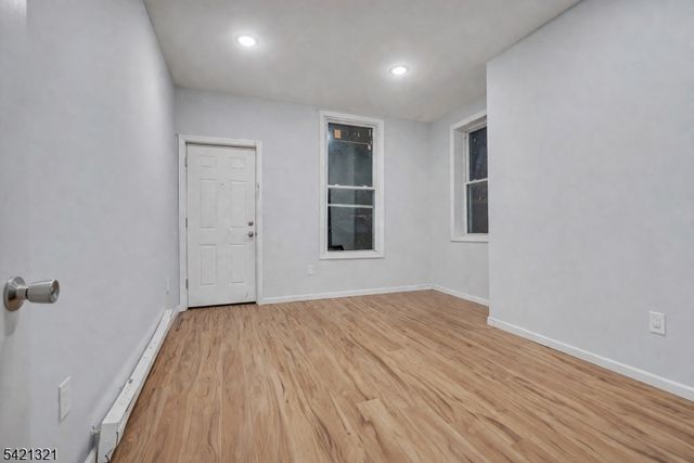 90 Park Ave, Paterson City, NJ 07501