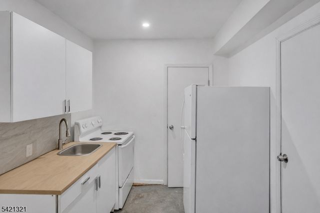 90 Park Ave, Paterson City, NJ 07501