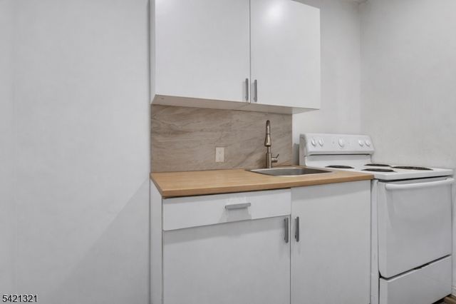 90 Park Ave, Paterson City, NJ 07501