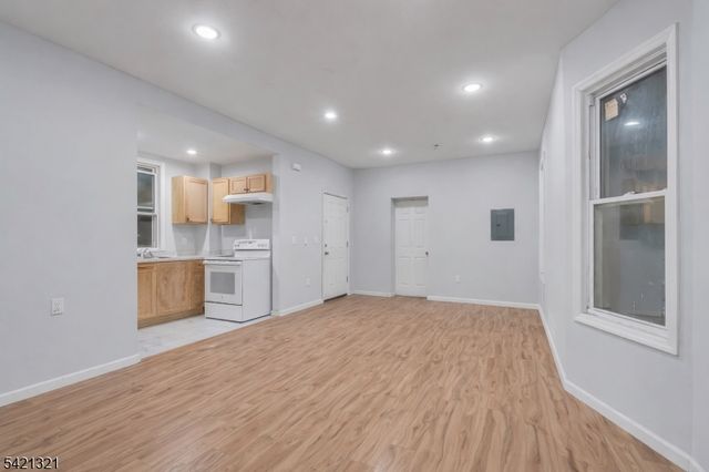 90 Park Ave, Paterson City, NJ 07501