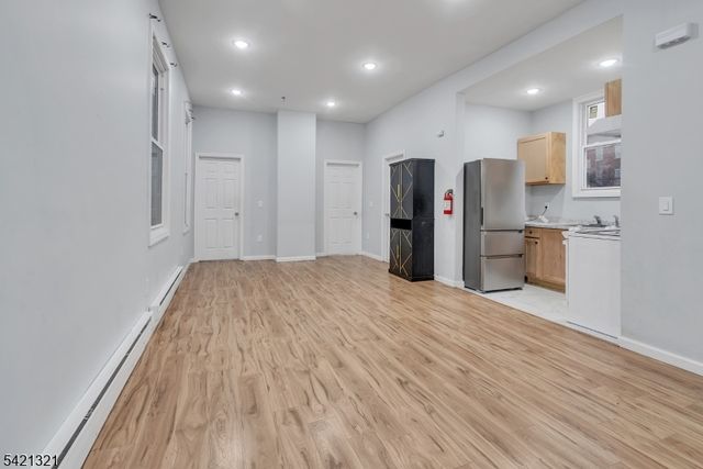 90 Park Ave, Paterson City, NJ 07501