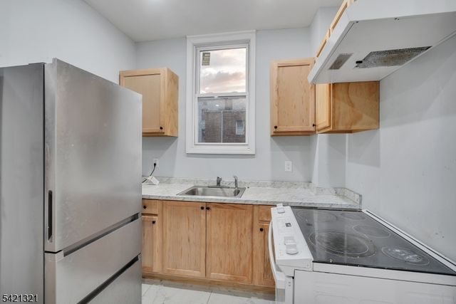 90 Park Ave, Paterson City, NJ 07501