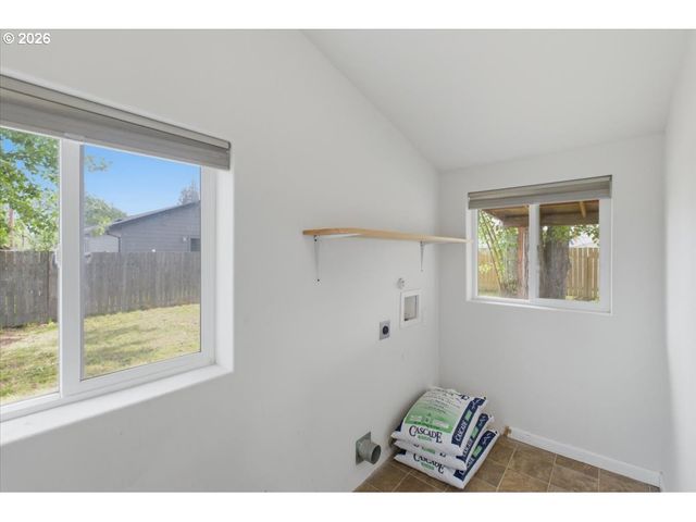 1126 6TH Ave Se, Albany, OR 97321