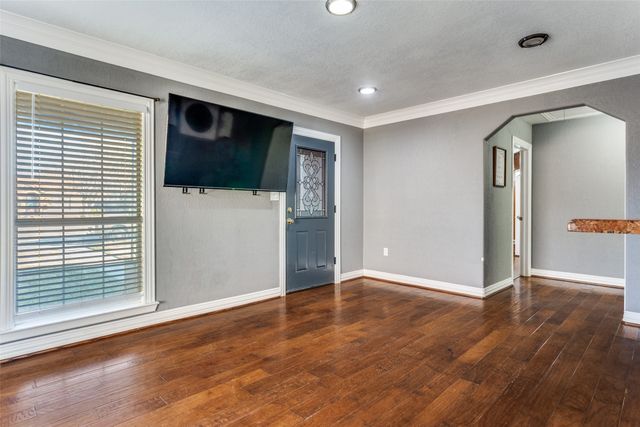 3216 Meadowbrook Drive, Fort Worth, TX 76103