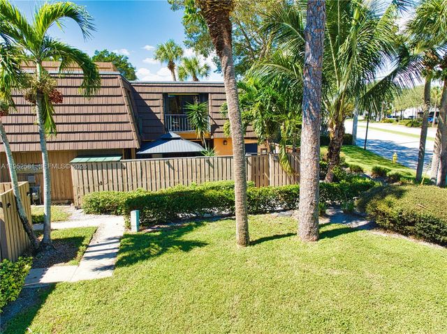 1419 14th Ct, Palm Beach Gardens, FL 33410