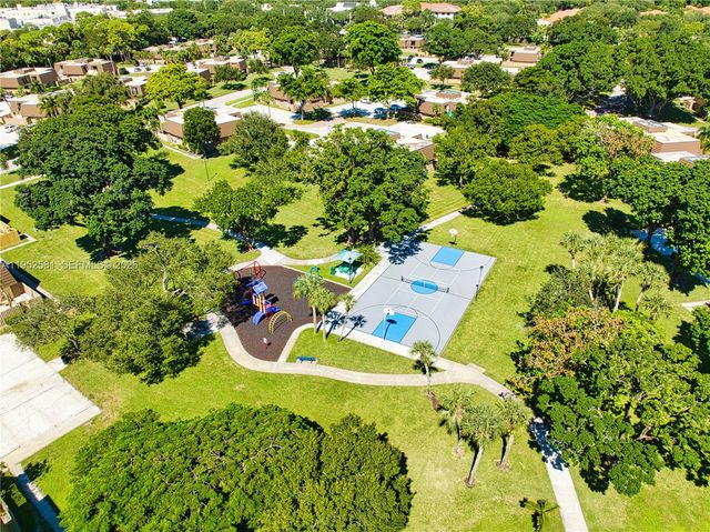 1419 14th Ct, Palm Beach Gardens, FL 33410