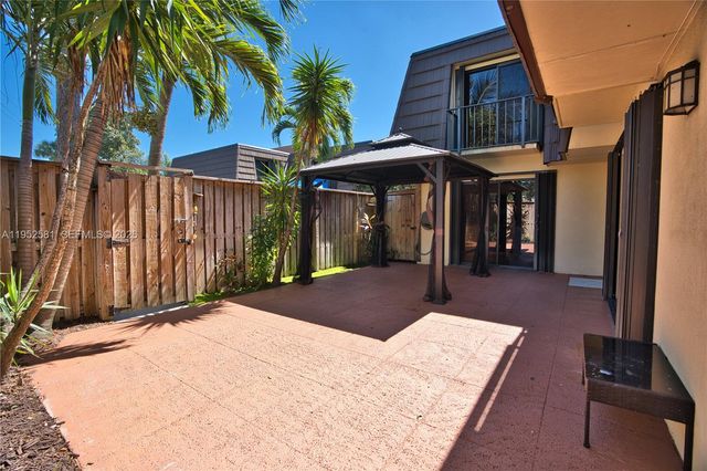 1419 14th Ct, Palm Beach Gardens, FL 33410