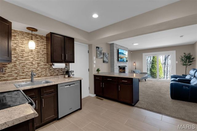 9 Treecrest Court, Fenton, MO 63026