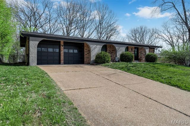 9 Treecrest Court, Fenton, MO 63026