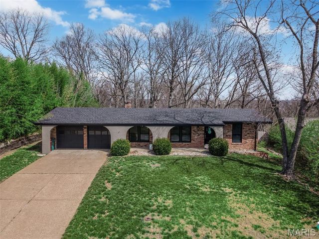 9 Treecrest Court, Fenton, MO 63026