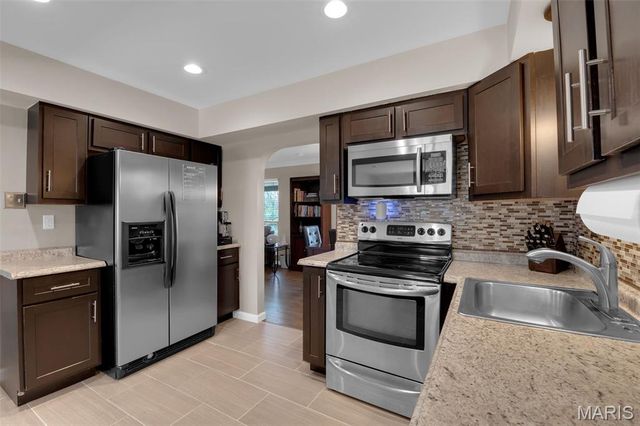 9 Treecrest Court, Fenton, MO 63026