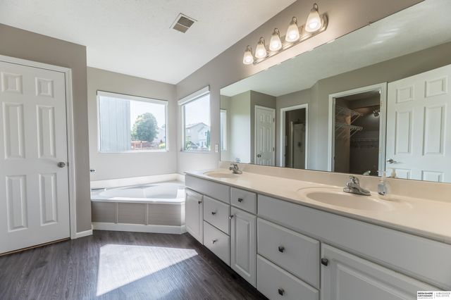 15075 Fowler Avenue, Omaha, NE 68116