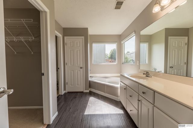 15075 Fowler Avenue, Omaha, NE 68116
