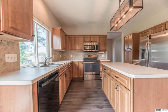 15075 Fowler Avenue, Omaha, NE 68116