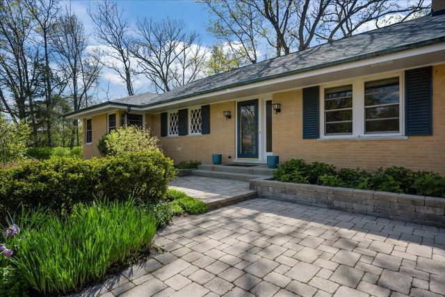 1060 Oak Knoll Drive, Lake Forest, IL 60045