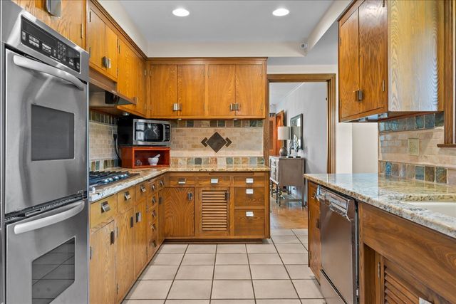 1060 Oak Knoll Drive, Lake Forest, IL 60045
