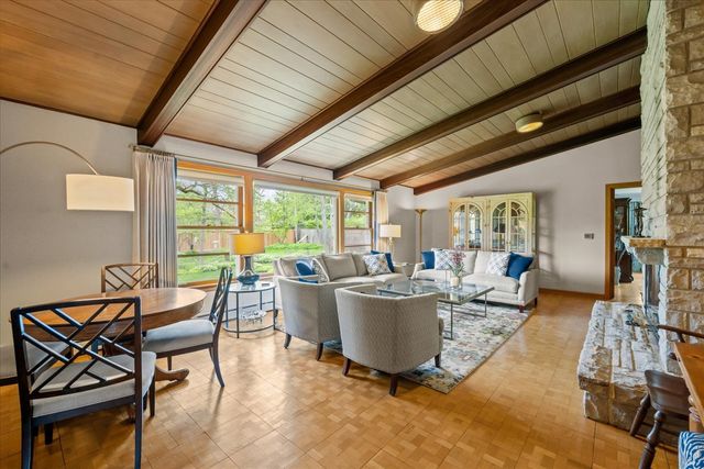 1060 Oak Knoll Drive, Lake Forest, IL 60045
