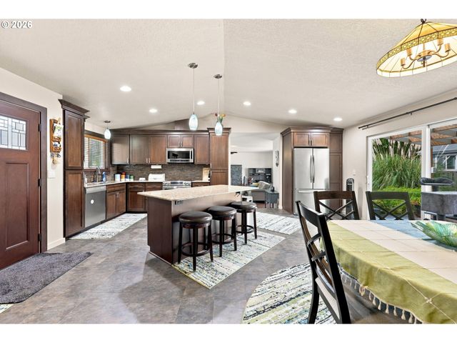 5327 Ne SIMPSON St, Portland, OR 97218