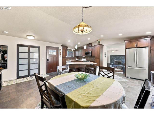 5327 Ne SIMPSON St, Portland, OR 97218