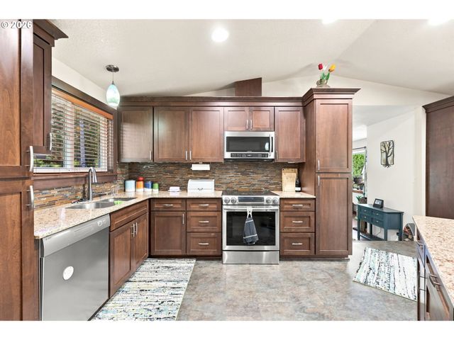 5327 Ne SIMPSON St, Portland, OR 97218
