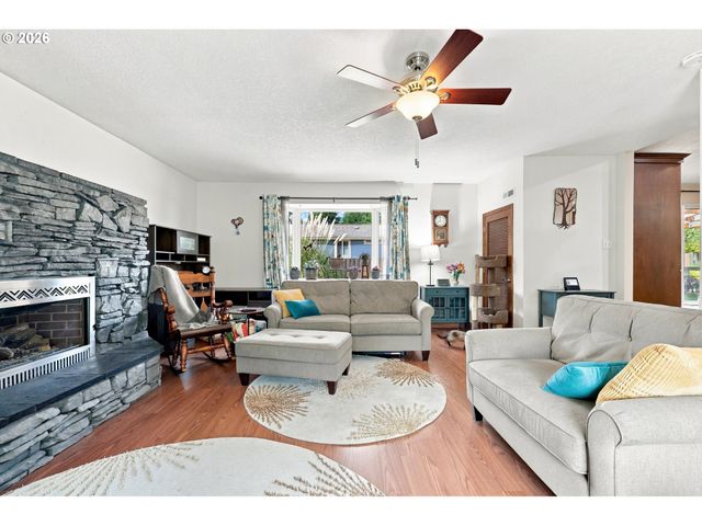 5327 Ne SIMPSON St, Portland, OR 97218