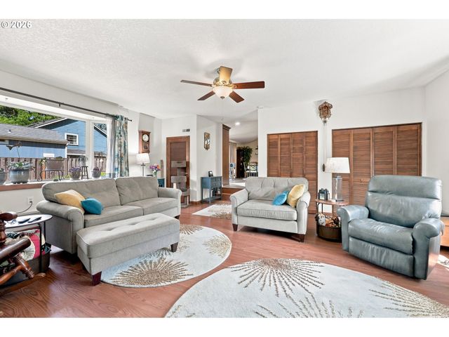 5327 Ne SIMPSON St, Portland, OR 97218