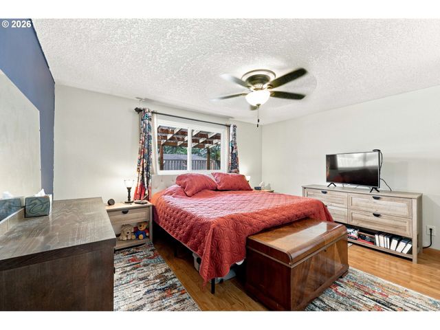 5327 Ne SIMPSON St, Portland, OR 97218