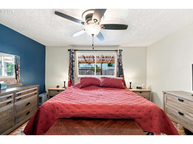 5327 Ne SIMPSON St, Portland, OR 97218