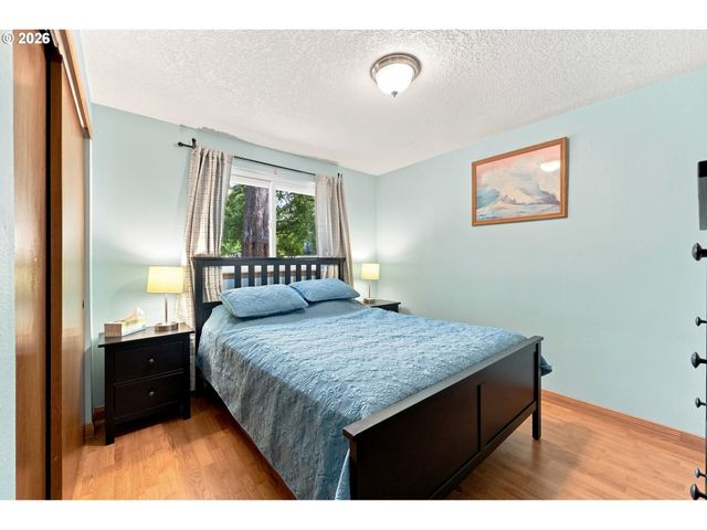 5327 Ne SIMPSON St, Portland, OR 97218