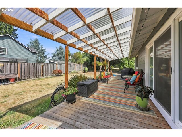 5327 Ne SIMPSON St, Portland, OR 97218