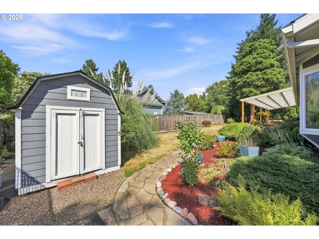 5327 Ne SIMPSON St, Portland, OR 97218