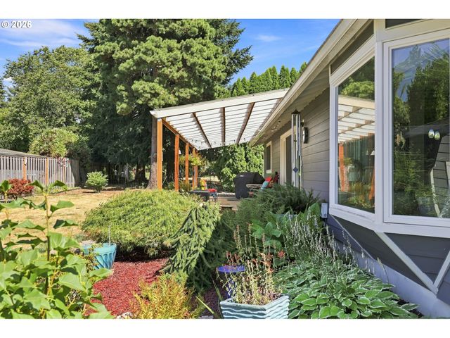 5327 Ne SIMPSON St, Portland, OR 97218