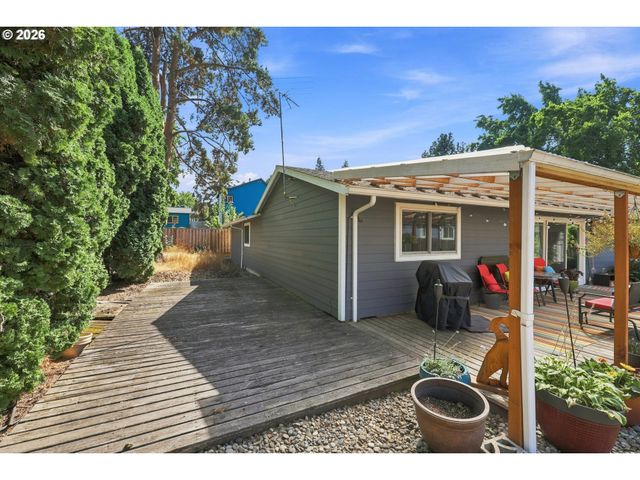 5327 Ne SIMPSON St, Portland, OR 97218