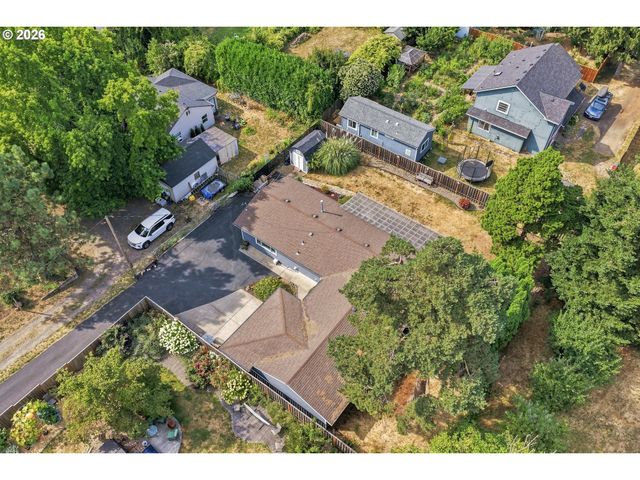 5327 Ne SIMPSON St, Portland, OR 97218