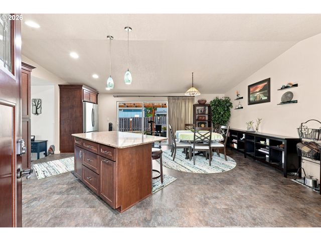 5327 Ne SIMPSON St, Portland, OR 97218