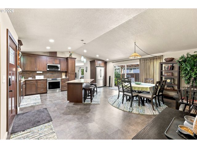 5327 Ne SIMPSON St, Portland, OR 97218